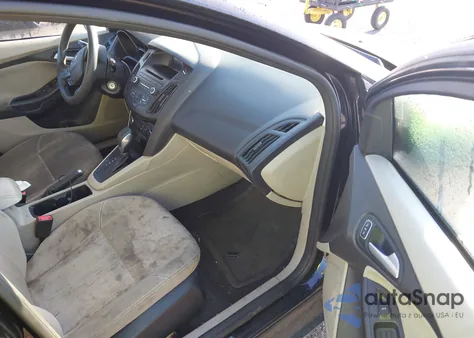 2017 Ford Focus Se z USA, uszkodzony, nr VIN 1FADP3K22HL232015